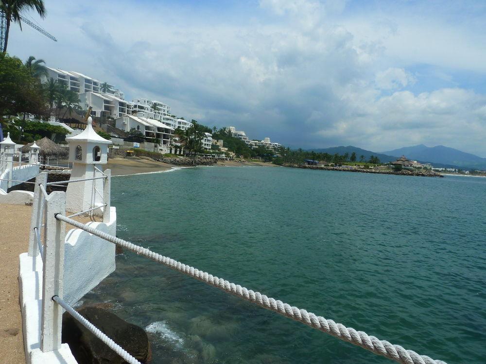 Dolphin Cove Inn Манзанило Екстериор снимка