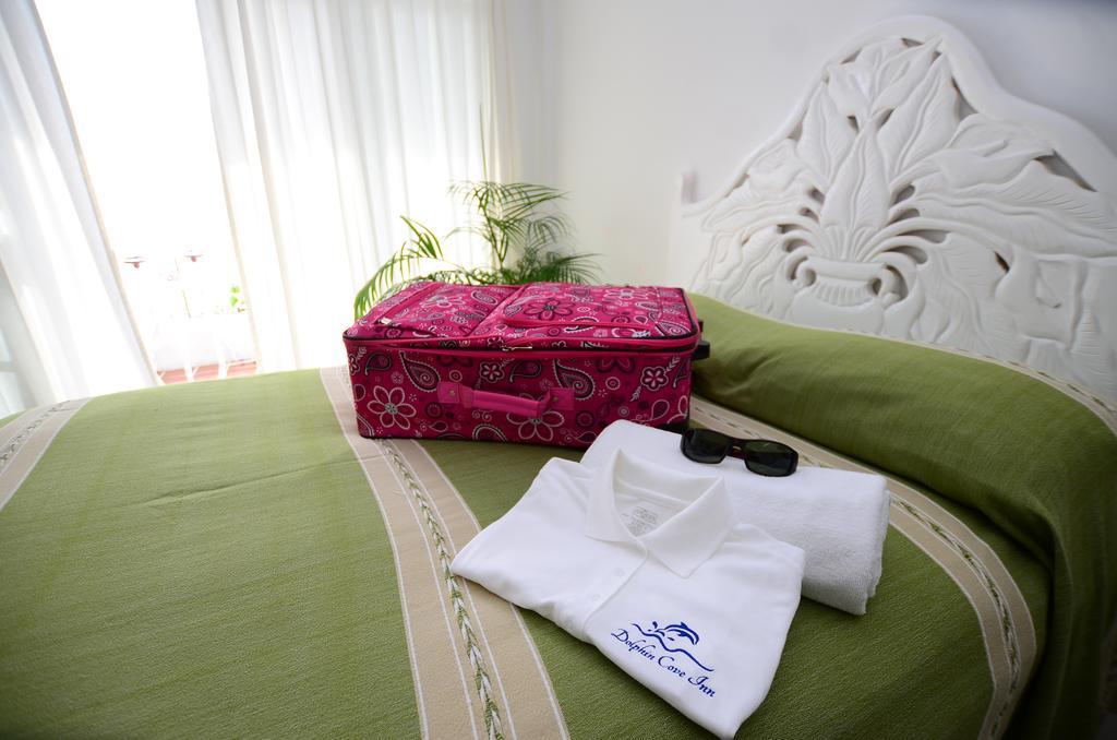Dolphin Cove Inn Манзанило Екстериор снимка