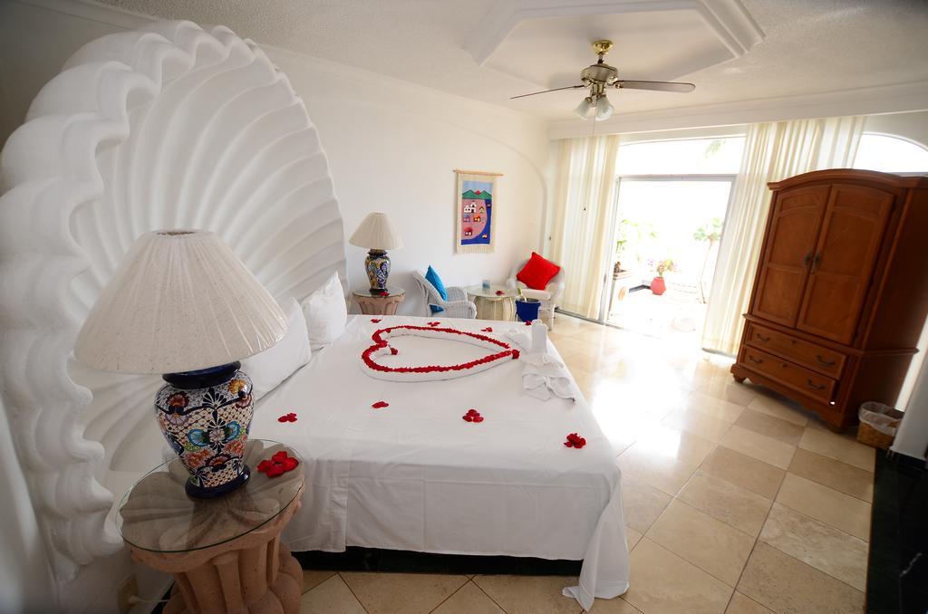 Dolphin Cove Inn Манзанило Екстериор снимка