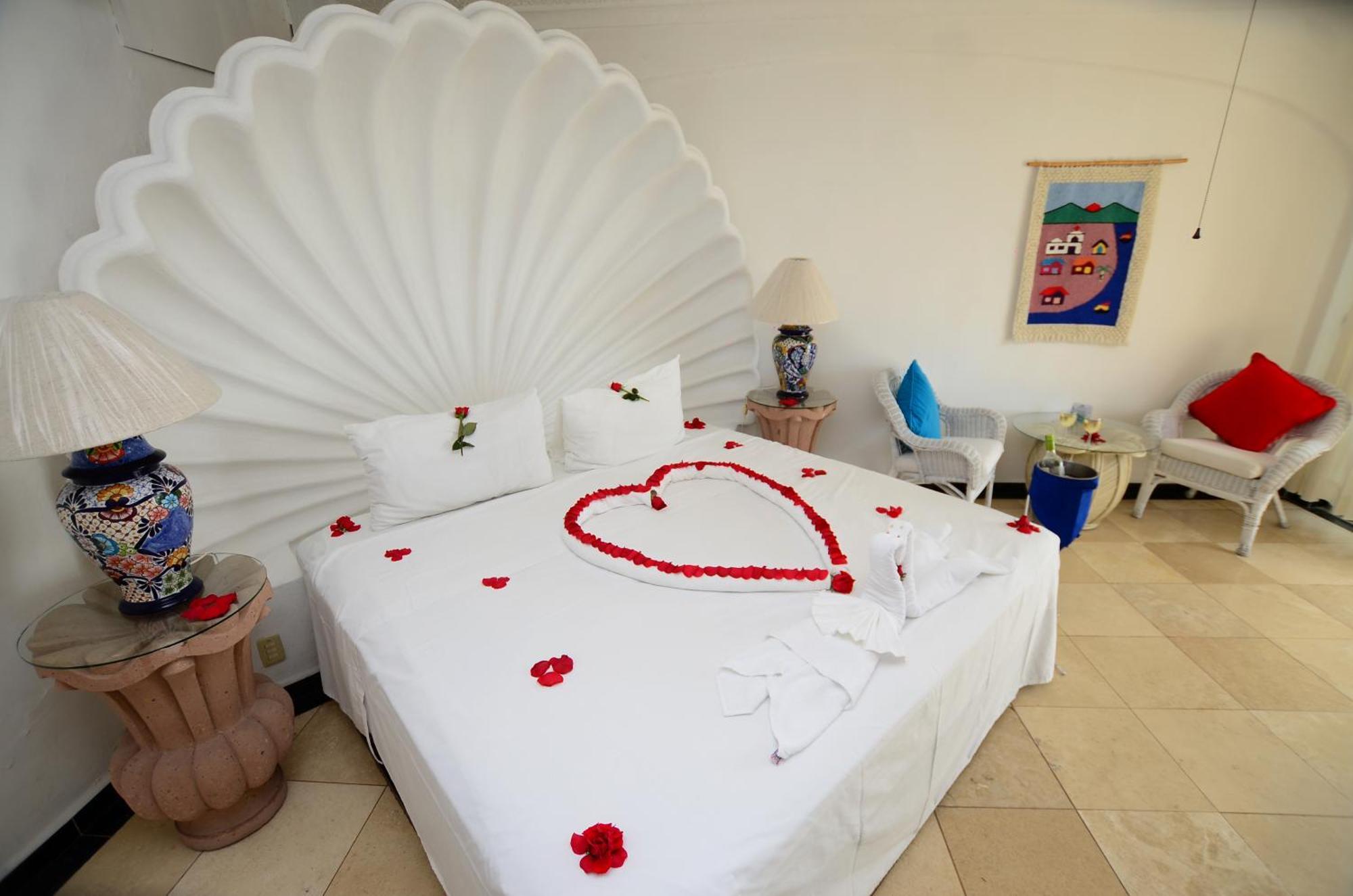 Dolphin Cove Inn Манзанило Екстериор снимка