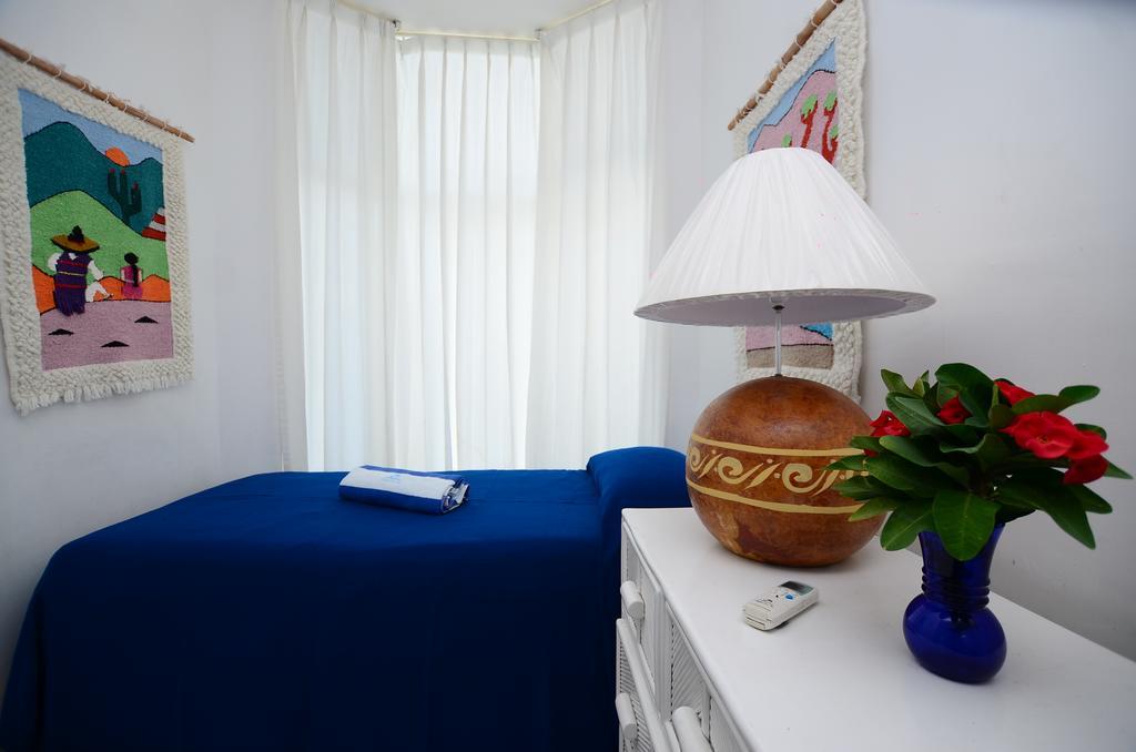 Dolphin Cove Inn Манзанило Екстериор снимка