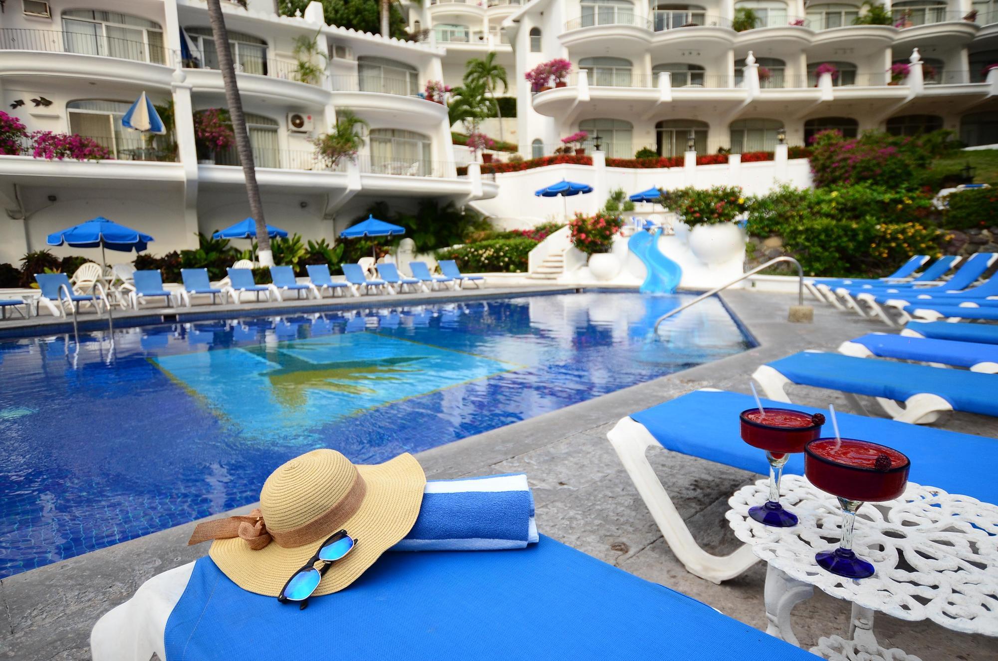 Dolphin Cove Inn Манзанило Екстериор снимка