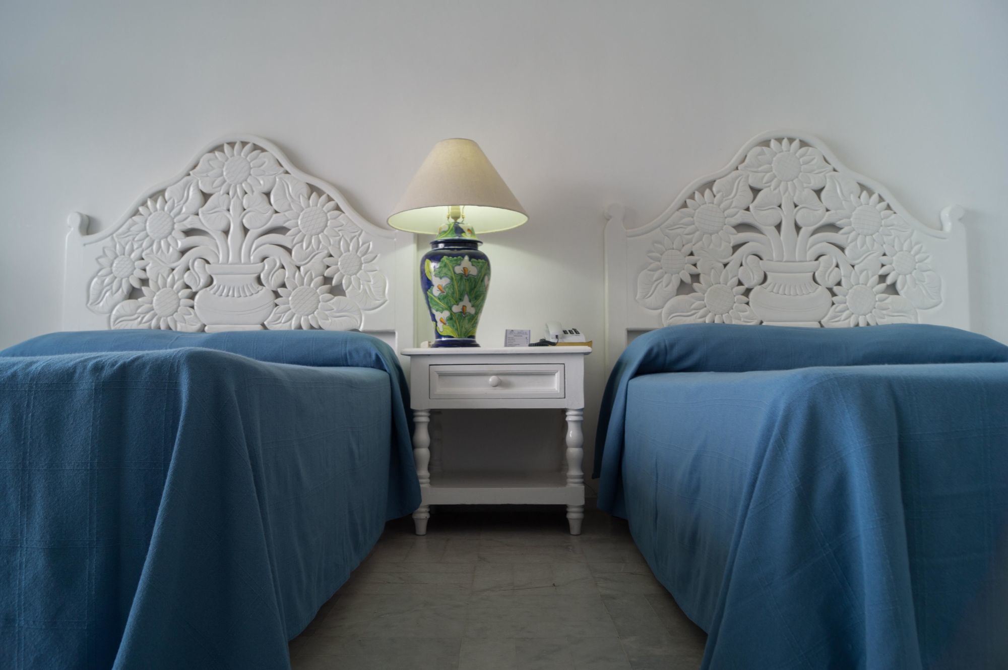 Dolphin Cove Inn Манзанило Екстериор снимка